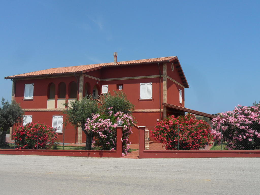 Fattoria Cerreto Otel Mosciano SantʼAngelo Dış mekan fotoğraf