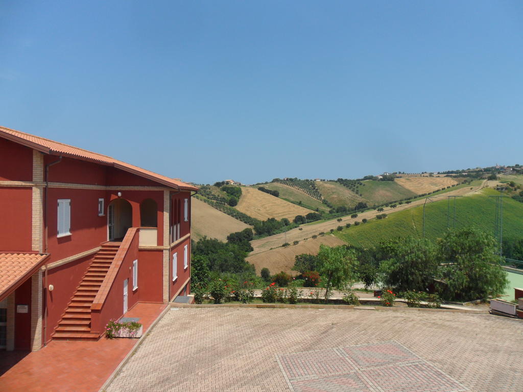 Fattoria Cerreto Otel Mosciano SantʼAngelo Dış mekan fotoğraf