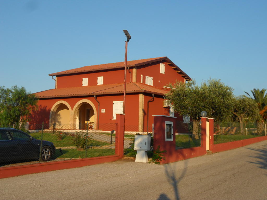 Fattoria Cerreto Otel Mosciano SantʼAngelo Dış mekan fotoğraf