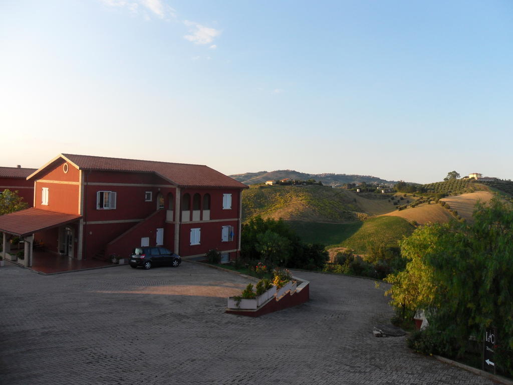 Fattoria Cerreto Otel Mosciano SantʼAngelo Dış mekan fotoğraf
