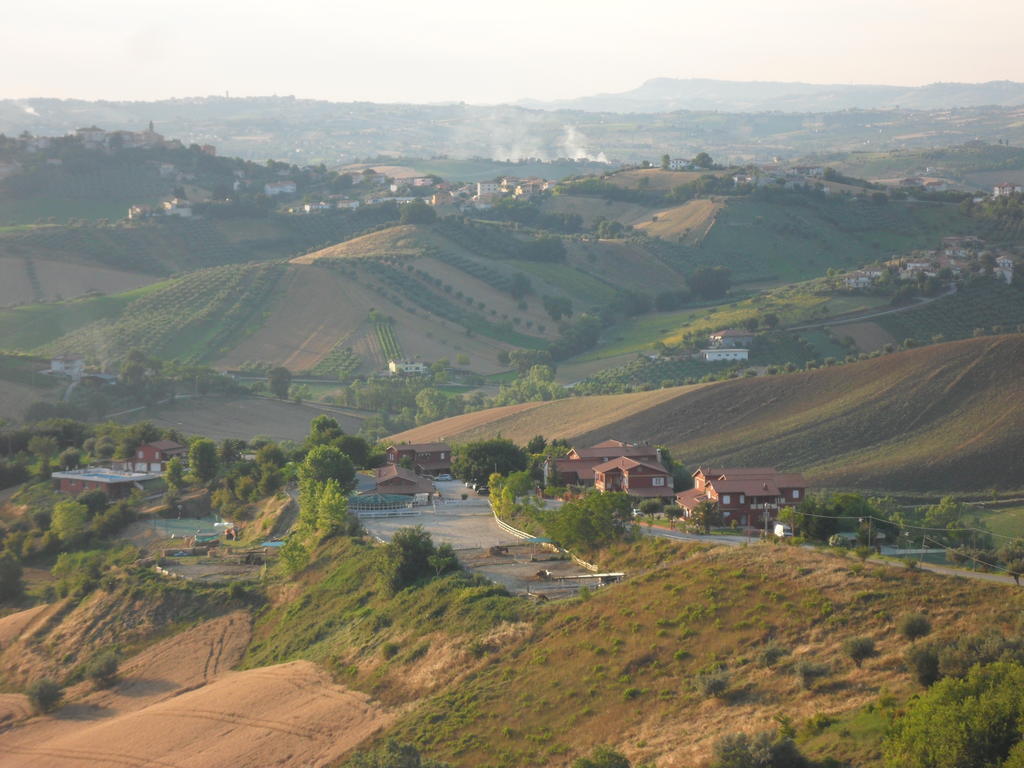 Fattoria Cerreto Otel Mosciano SantʼAngelo Dış mekan fotoğraf
