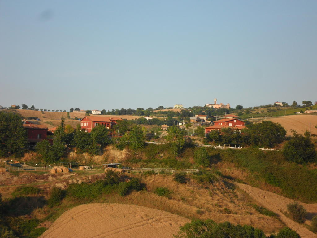 Fattoria Cerreto Otel Mosciano SantʼAngelo Dış mekan fotoğraf
