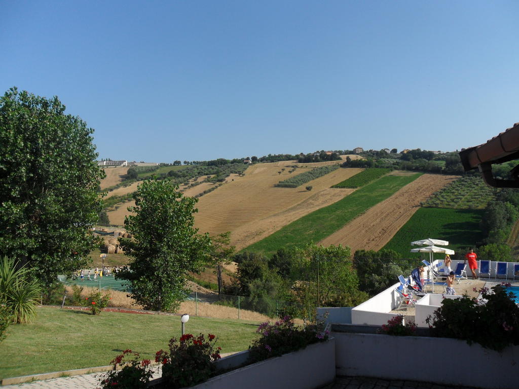 Fattoria Cerreto Otel Mosciano SantʼAngelo Dış mekan fotoğraf