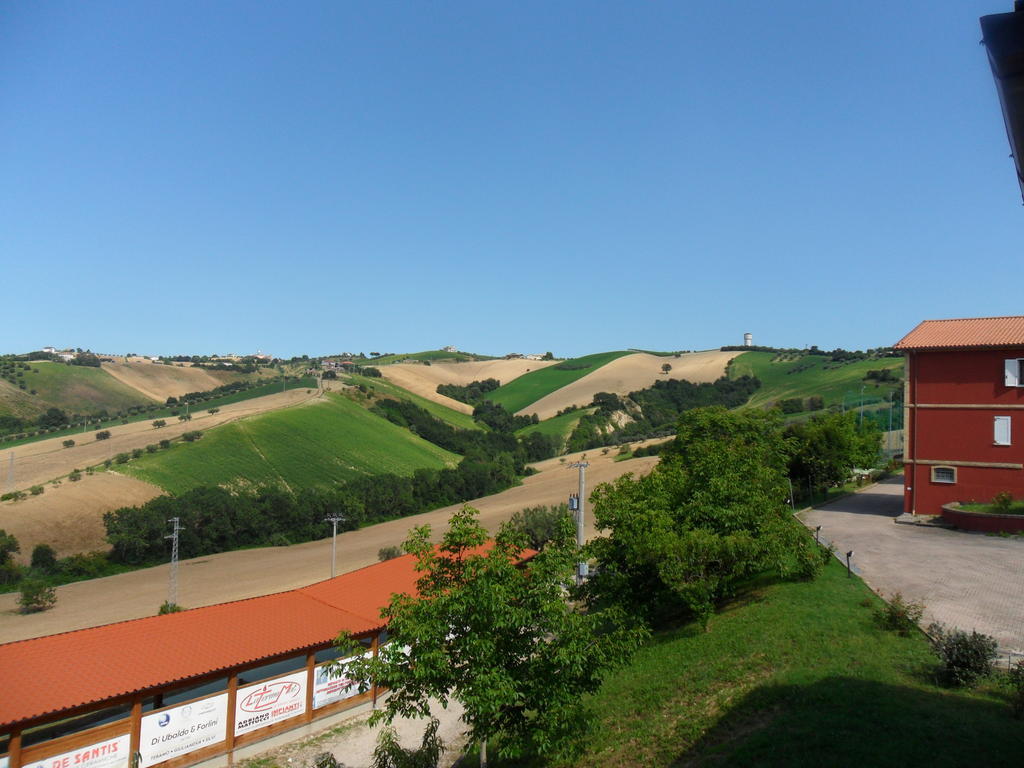 Fattoria Cerreto Otel Mosciano SantʼAngelo Dış mekan fotoğraf