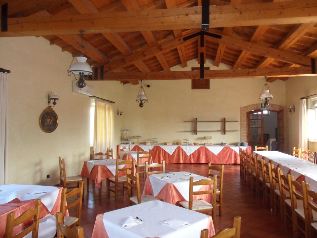 Fattoria Cerreto Otel Mosciano SantʼAngelo Dış mekan fotoğraf