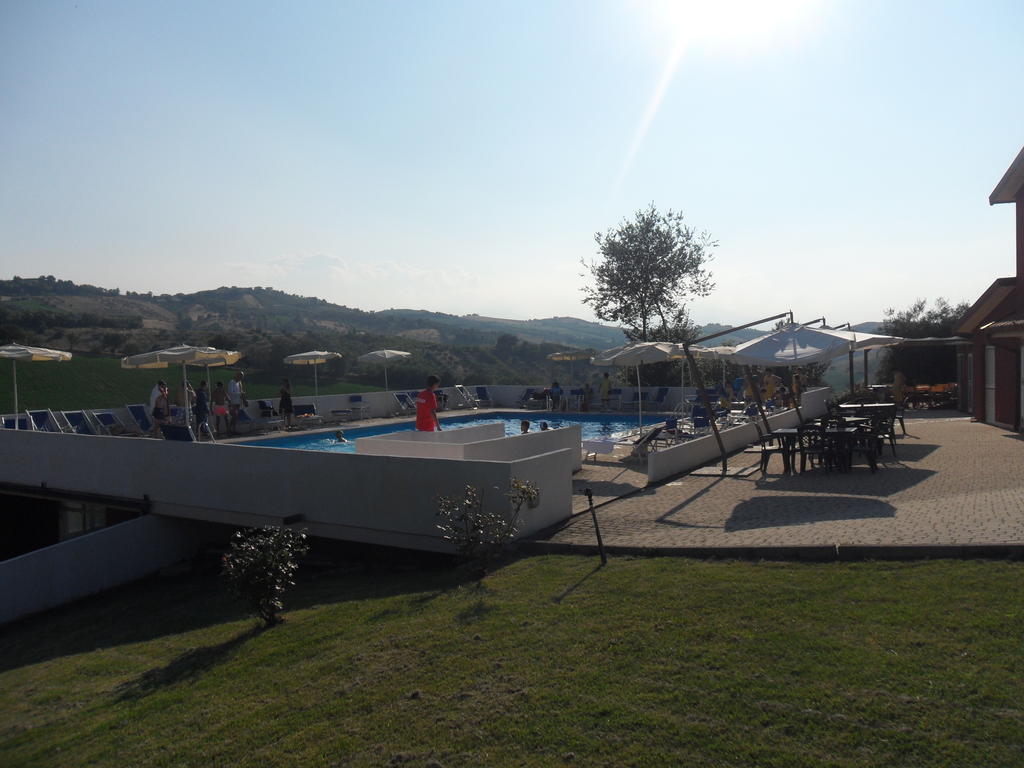 Fattoria Cerreto Otel Mosciano SantʼAngelo Dış mekan fotoğraf