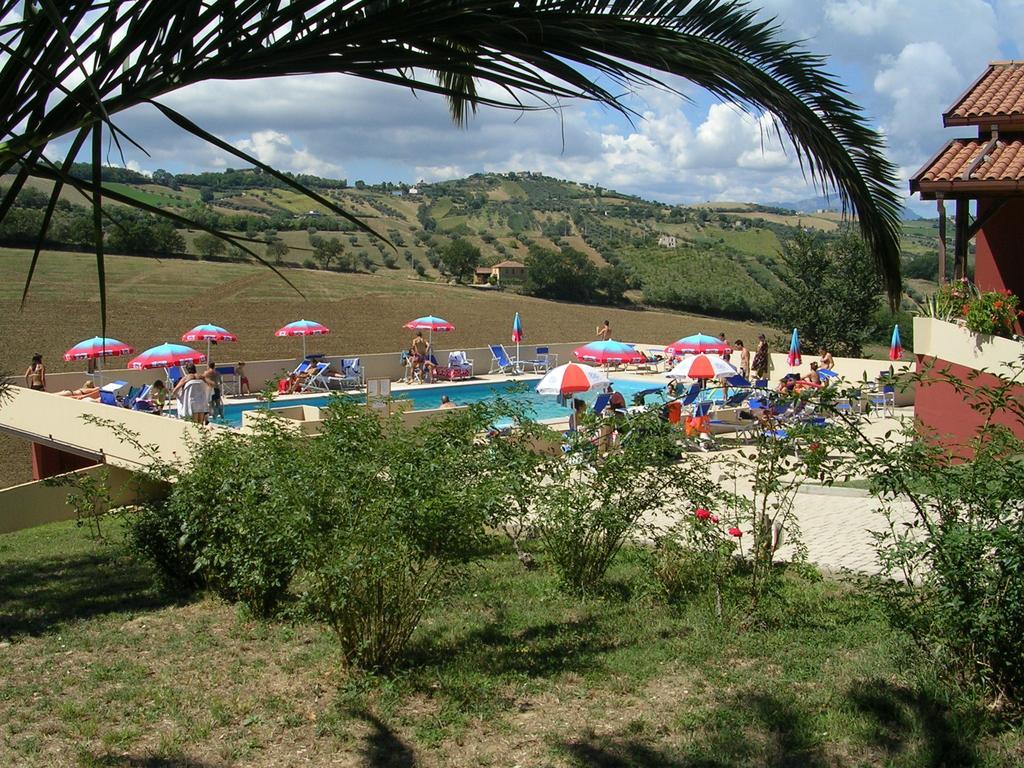 Fattoria Cerreto Otel Mosciano SantʼAngelo Dış mekan fotoğraf